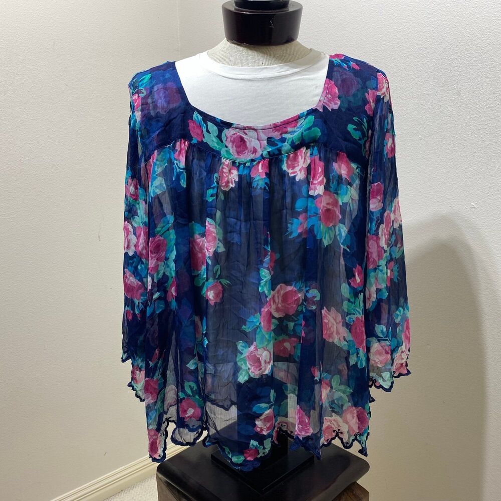 Jessica Simpson Blue Blossom Floral Blouse
Size 3X NWT